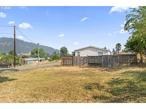 312 Pleasant Avenue Roseburg OR 97470