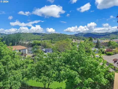 118 Nw Christie Court Roseburg OR 97471