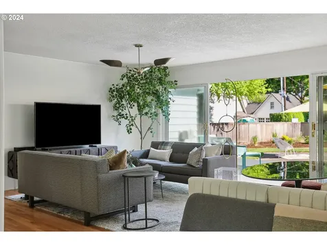 612 Se Manchester Place Portland OR 97202