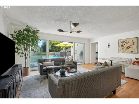 612 Se Manchester Place Portland OR 97202
