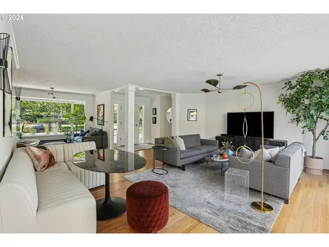 612 Se Manchester Place Portland OR 97202