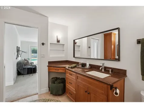 612 Se Manchester Place Portland OR 97202