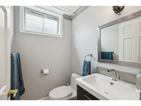 612 Se Manchester Place Portland OR 97202