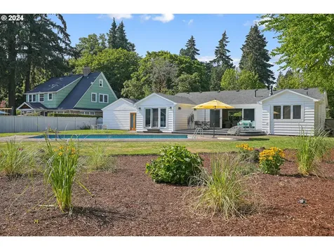 612 Se Manchester Place Portland OR 97202