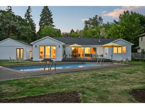 612 Se Manchester Place Portland OR 97202
