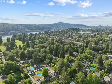 612 Se Manchester Place Portland OR 97202