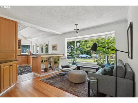 612 Se Manchester Place Portland OR 97202