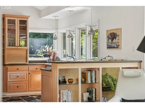 612 Se Manchester Place Portland OR 97202