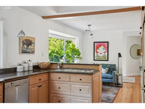 612 Se Manchester Place Portland OR 97202