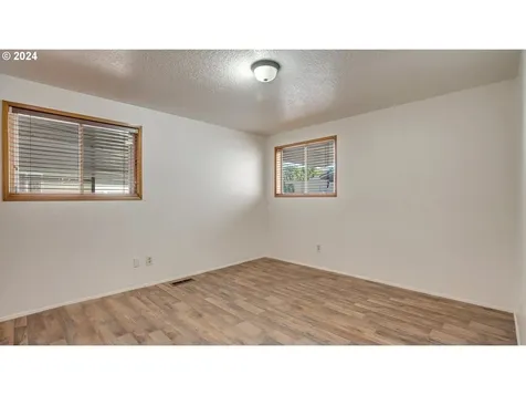 904 Broughton Way Woodburn OR 97071