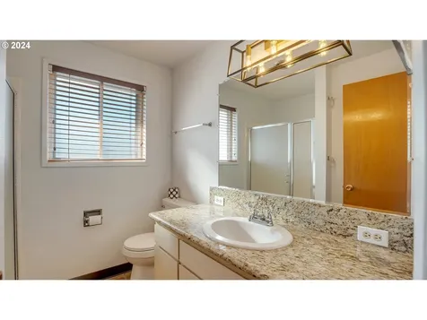 904 Broughton Way Woodburn OR 97071