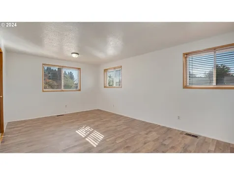 904 Broughton Way Woodburn OR 97071