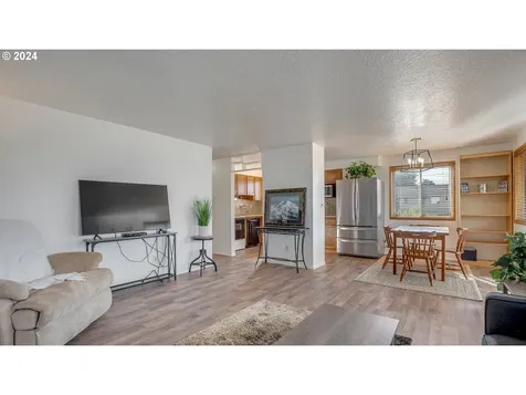 904 Broughton Way Woodburn OR 97071