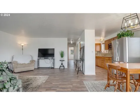 904 Broughton Way Woodburn OR 97071