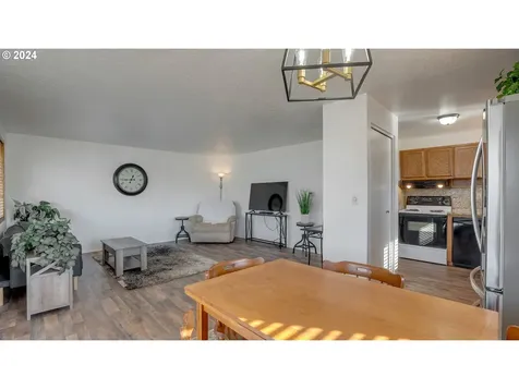 904 Broughton Way Woodburn OR 97071