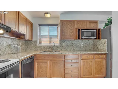 904 Broughton Way Woodburn OR 97071