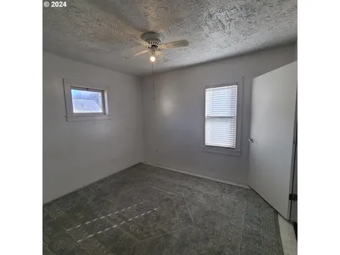 295 S 7th Avenue Elgin OR 97827
