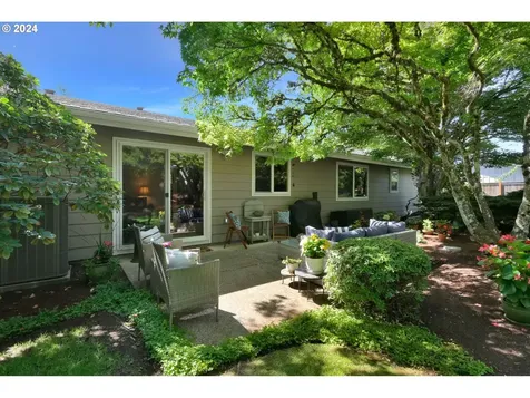 2792 Elysium Avenue Eugene OR 97401