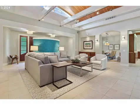 4330 Sw Charming Way Portland OR 97225