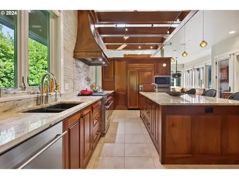 4330 Sw Charming Way Portland OR 97225