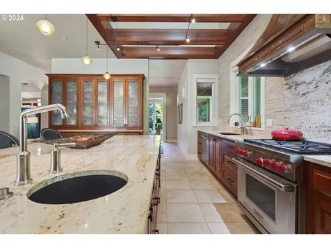 4330 Sw Charming Way Portland OR 97225