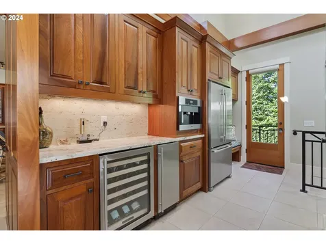 4330 Sw Charming Way Portland OR 97225