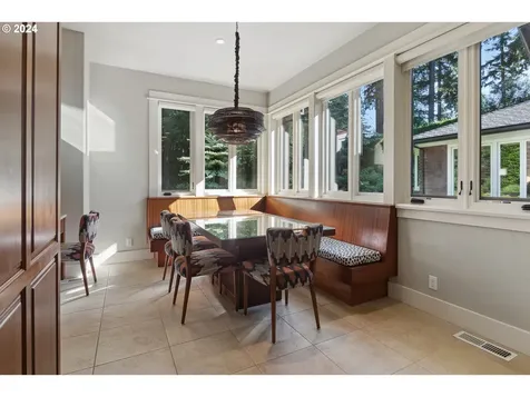 4330 Sw Charming Way Portland OR 97225