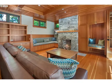 4330 Sw Charming Way Portland OR 97225