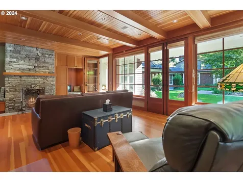 4330 Sw Charming Way Portland OR 97225