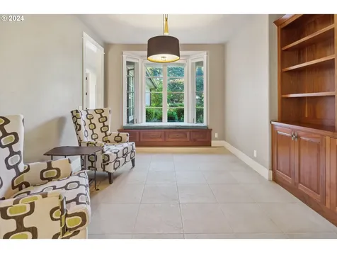 4330 Sw Charming Way Portland OR 97225