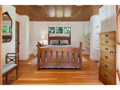 4330 Sw Charming Way Portland OR 97225