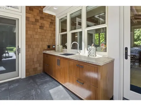 4330 Sw Charming Way Portland OR 97225