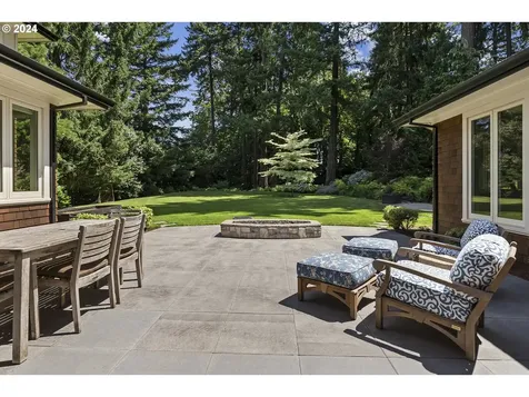 4330 Sw Charming Way Portland OR 97225