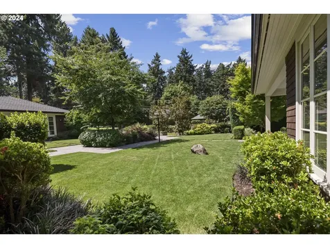 4330 Sw Charming Way Portland OR 97225