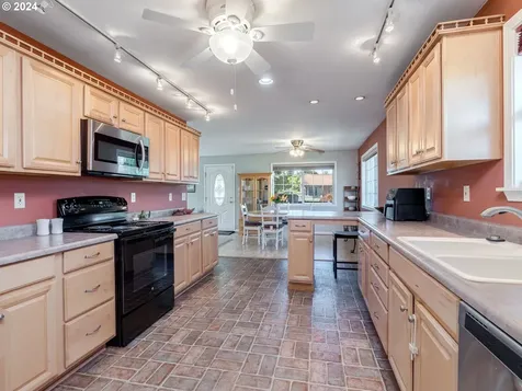3143 Hemlock Street Longview WA 98632