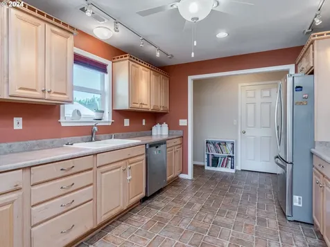 3143 Hemlock Street Longview WA 98632