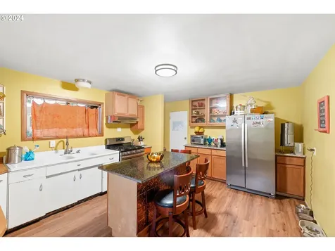 576 Pacific Avenue Coos Bay OR 97420