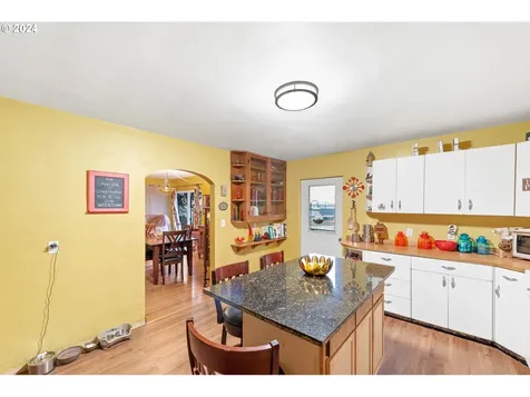 576 Pacific Avenue Coos Bay OR 97420