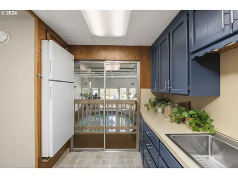 8644 Ne Dyer Street Portland OR 97220