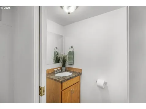 8644 Ne Dyer Street Portland OR 97220