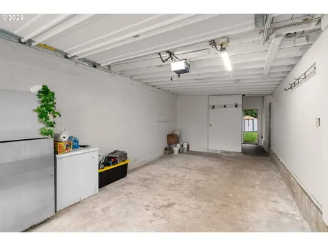 8644 Ne Dyer Street Portland OR 97220