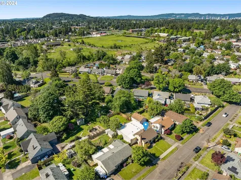 8644 Ne Dyer Street Portland OR 97220