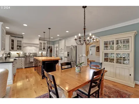 8530 SW Fairway Drive Portland OR 97225