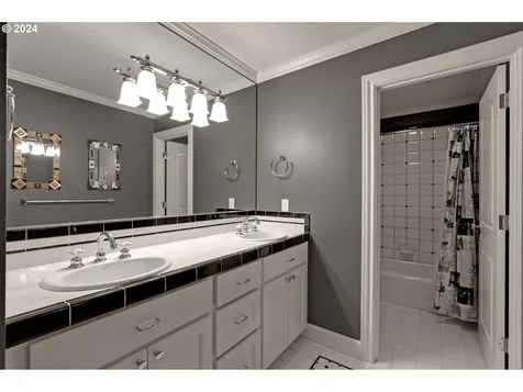 8530 SW Fairway Drive Portland OR 97225