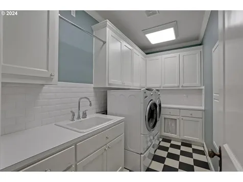 8530 SW Fairway Drive Portland OR 97225