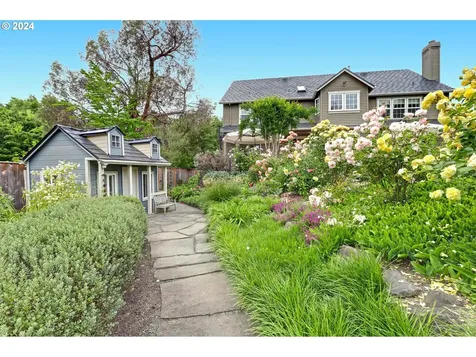 8530 SW Fairway Drive Portland OR 97225