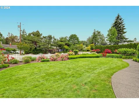 8530 SW Fairway Drive Portland OR 97225