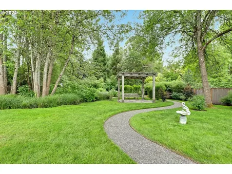 8530 SW Fairway Drive Portland OR 97225