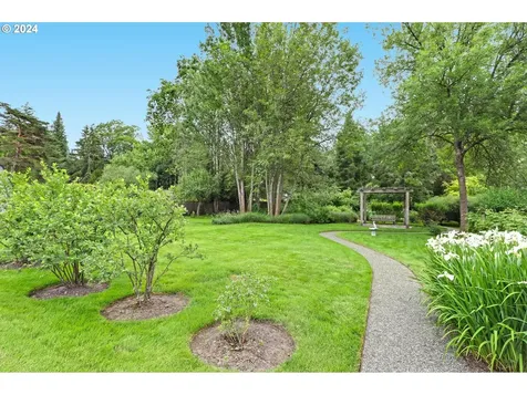 8530 SW Fairway Drive Portland OR 97225