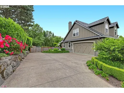 8530 SW Fairway Drive Portland OR 97225